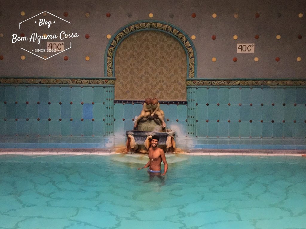 Piscina de agua quente da Gellért