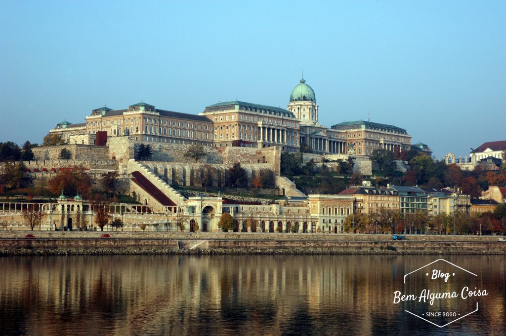 Margens do RIo Danúbio em Budapeste com Vista para o Castelo de Buda 